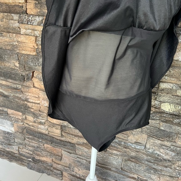 Stylish Black Garment - Picture 5 of 11